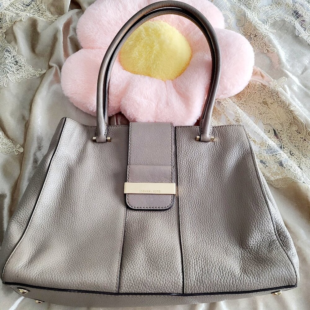 Micheal Kors Cream Tote Purse